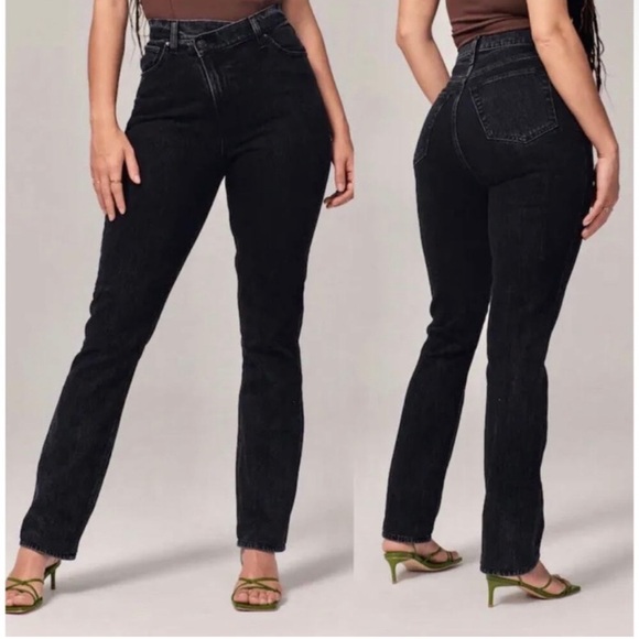 Abercrombie & Fitch Curve Love 90s Slim Straight Ultra
High Rise Criss Cross - Picture 1 of 5